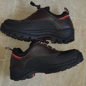 7 NWOT Lands' end waterproof hiking shoe